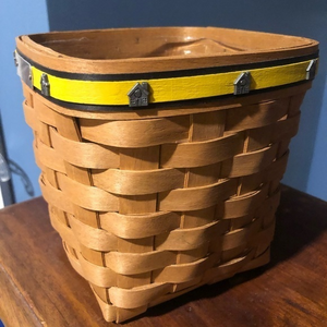 Longaberger basket in perfect condition thank you tag‎ on the edge from 2006
